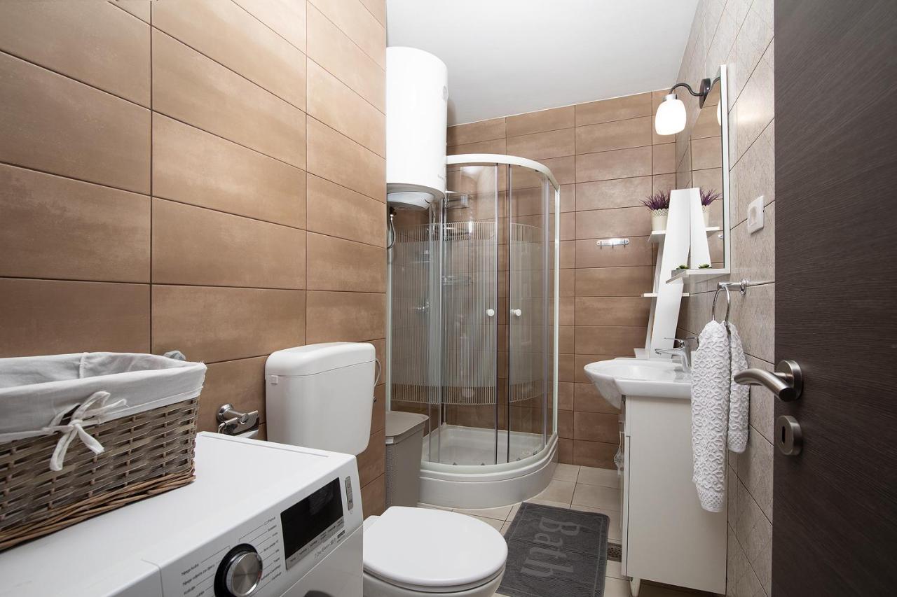 Stylish City Stay With Balcony & Free Parking بولا المظهر الخارجي الصورة